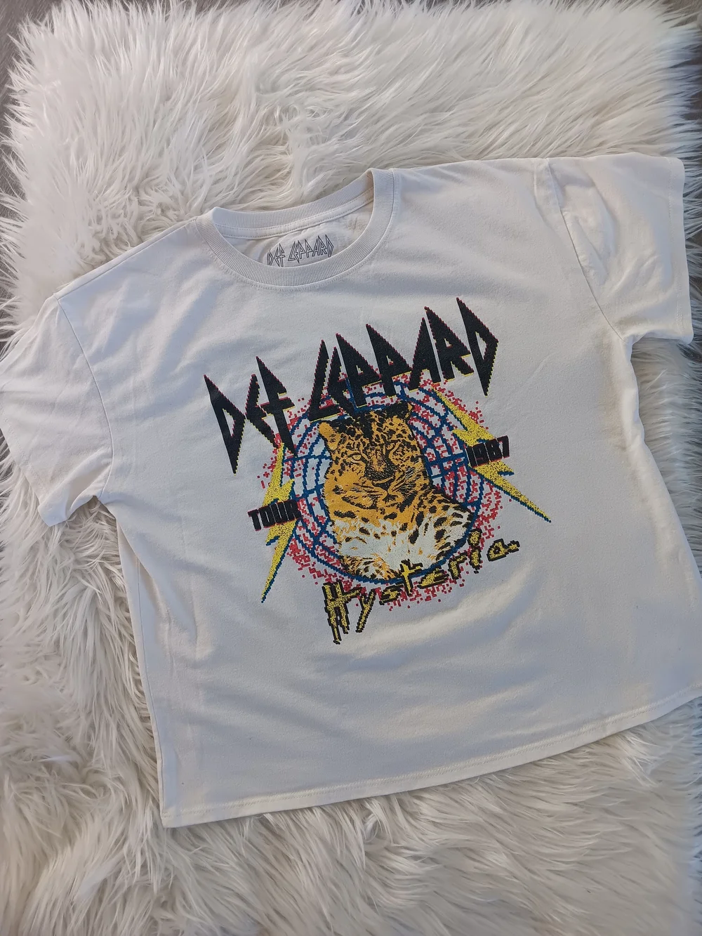 🍃 Sold 🍃 Def Leppard 80s Hysteria Tiger Graphic Short Sleeve Rock Band Tee - Picture 3 of 3